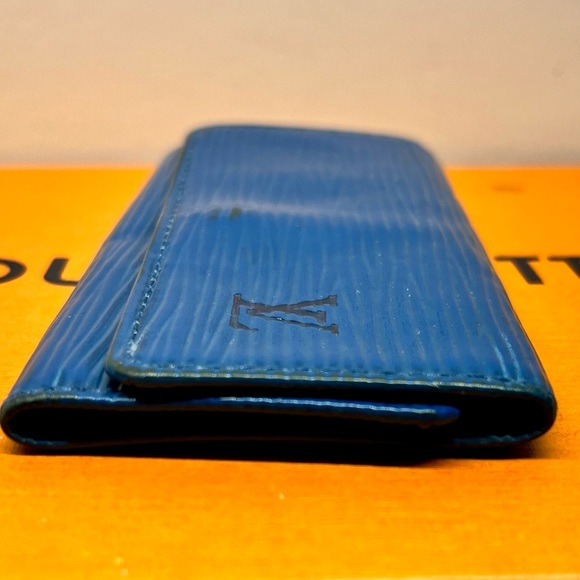 Authentic Louis Vuitton blue epi leather 4 key ring card holder - Picture 9 of 14
